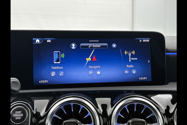 Mercedes-Benz A-Klasse 250 e Business Line | AMG-Line In en Exterieur | Achteruitrijcamera | Sfeerverlichting | Panorama schuifkantel dak | Multispaaks velgen | Incl