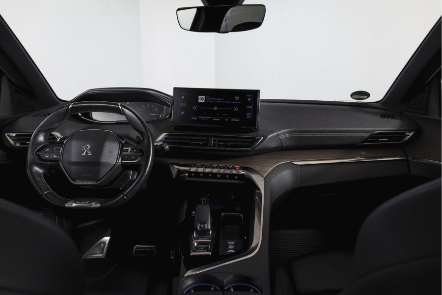 Peugeot 3008 1.6 PureTech 180 PK GT - Automaat | Dig. Cockpit | Adapt. Cruise | Leder-+stoelverw. | Elek. stoelen | Camera | NAV | ECC | Elek. Klep | Afn. Trekhaak | LM 18" |