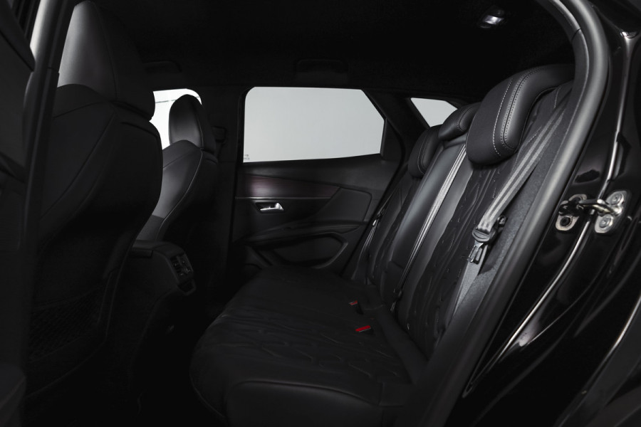 Peugeot 3008 1.6 PureTech 180 PK GT - Automaat | Dig. Cockpit | Adapt. Cruise | Leder-+stoelverw. | Elek. stoelen | Camera | NAV | ECC | Elek. Klep | Afn. Trekhaak | LM 18" |
