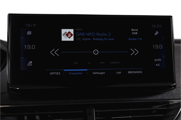 Peugeot 3008 1.6 PureTech 180 PK GT - Automaat | Dig. Cockpit | Adapt. Cruise | Leder-+stoelverw. | Elek. stoelen | Camera | NAV | ECC | Elek. Klep | Afn. Trekhaak | LM 18" |