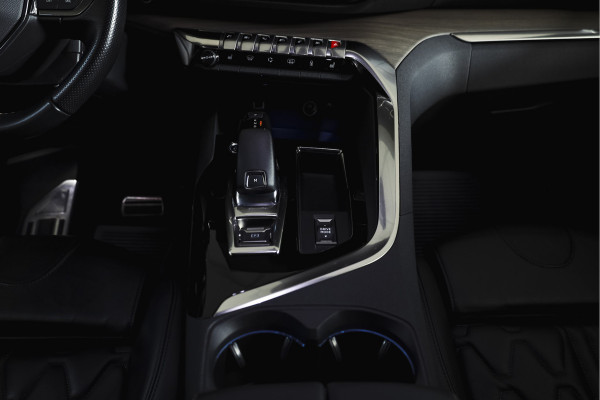 Peugeot 3008 1.6 PureTech 180 PK GT - Automaat | Dig. Cockpit | Adapt. Cruise | Leder-+stoelverw. | Elek. stoelen | Camera | NAV | ECC | Elek. Klep | Afn. Trekhaak | LM 18" |