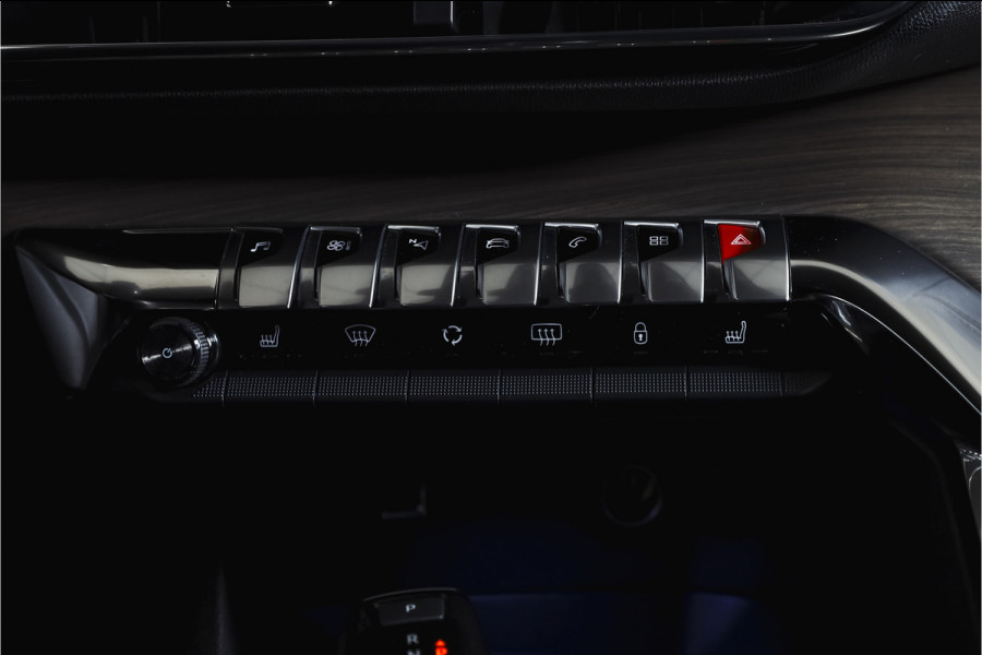 Peugeot 3008 1.6 PureTech 180 PK GT - Automaat | Dig. Cockpit | Adapt. Cruise | Leder-+stoelverw. | Elek. stoelen | Camera | NAV | ECC | Elek. Klep | Afn. Trekhaak | LM 18" |