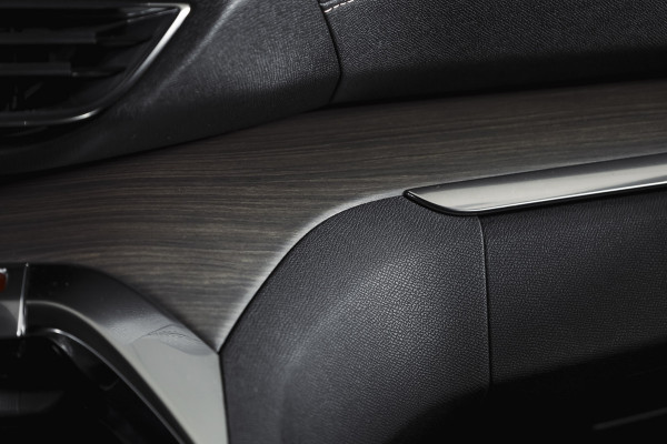 Peugeot 3008 1.6 PureTech 180 PK GT - Automaat | Dig. Cockpit | Adapt. Cruise | Leder-+stoelverw. | Elek. stoelen | Camera | NAV | ECC | Elek. Klep | Afn. Trekhaak | LM 18" |