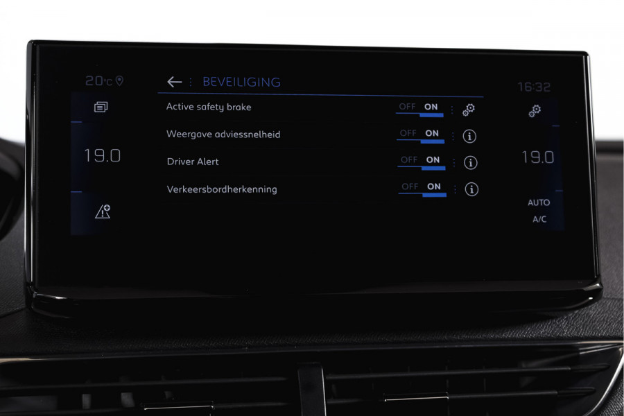 Peugeot 3008 1.6 PureTech 180 PK GT - Automaat | Dig. Cockpit | Adapt. Cruise | Leder-+stoelverw. | Elek. stoelen | Camera | NAV | ECC | Elek. Klep | Afn. Trekhaak | LM 18" |