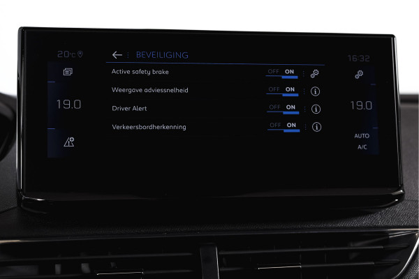 Peugeot 3008 1.6 PureTech 180 PK GT - Automaat | Dig. Cockpit | Adapt. Cruise | Leder-+stoelverw. | Elek. stoelen | Camera | NAV | ECC | Elek. Klep | Afn. Trekhaak | LM 18" |