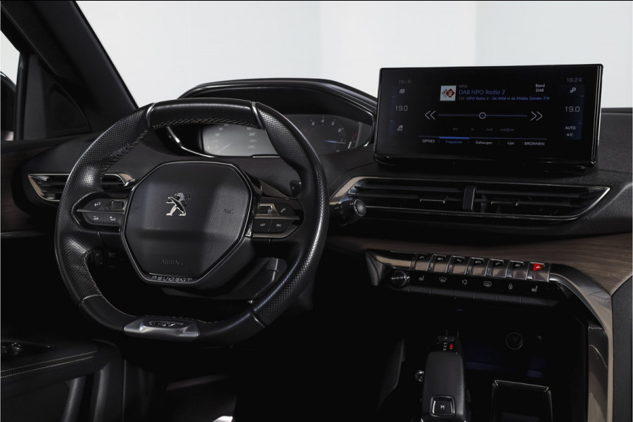 Peugeot 3008 1.6 PureTech 180 PK GT - Automaat | Dig. Cockpit | Adapt. Cruise | Leder-+stoelverw. | Elek. stoelen | Camera | NAV | ECC | Elek. Klep | Afn. Trekhaak | LM 18" |