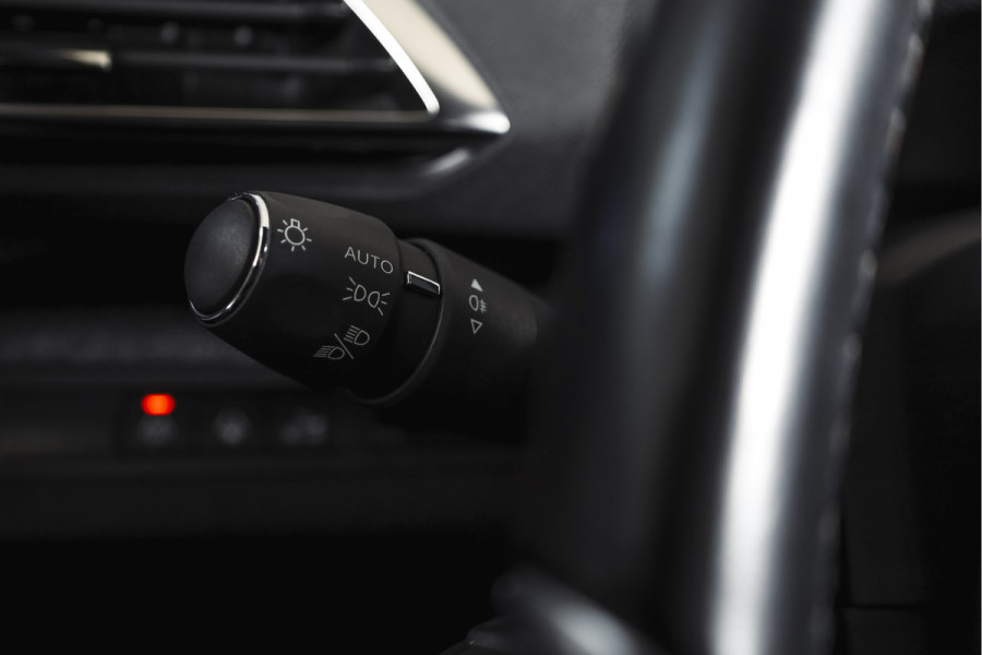 Peugeot 3008 1.6 PureTech 180 PK GT - Automaat | Dig. Cockpit | Adapt. Cruise | Leder-+stoelverw. | Elek. stoelen | Camera | NAV | ECC | Elek. Klep | Afn. Trekhaak | LM 18" |