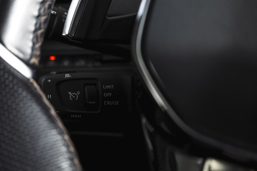 Peugeot 3008 1.6 PureTech 180 PK GT - Automaat | Dig. Cockpit | Adapt. Cruise | Leder-+stoelverw. | Elek. stoelen | Camera | NAV | ECC | Elek. Klep | Afn. Trekhaak | LM 18" |