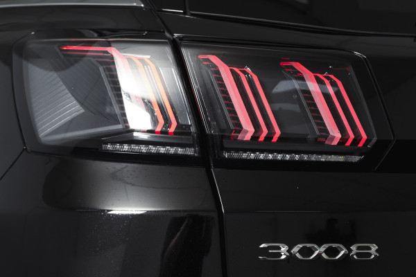 Peugeot 3008 1.6 PureTech 180 PK GT - Automaat | Dig. Cockpit | Adapt. Cruise | Leder-+stoelverw. | Elek. stoelen | Camera | NAV | ECC | Elek. Klep | Afn. Trekhaak | LM 18" |