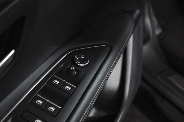 Peugeot 3008 1.6 PureTech 180 PK GT - Automaat | Dig. Cockpit | Adapt. Cruise | Leder-+stoelverw. | Elek. stoelen | Camera | NAV | ECC | Elek. Klep | Afn. Trekhaak | LM 18" |