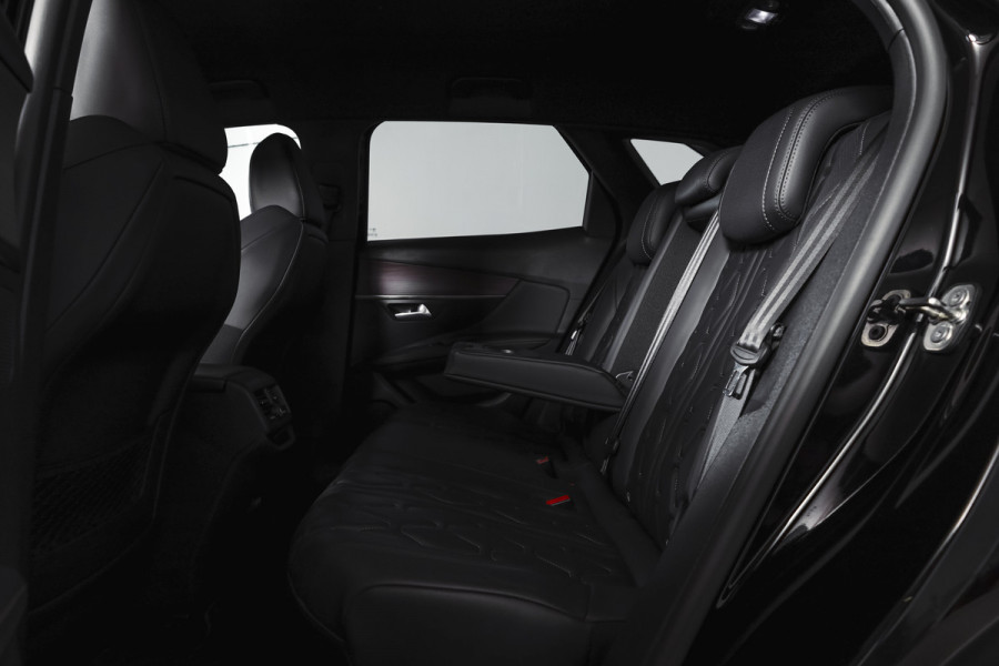 Peugeot 3008 1.6 PureTech 180 PK GT - Automaat | Dig. Cockpit | Adapt. Cruise | Leder-+stoelverw. | Elek. stoelen | Camera | NAV | ECC | Elek. Klep | Afn. Trekhaak | LM 18" |