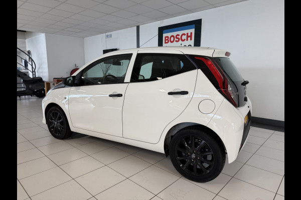 Toyota Aygo 1.0 VVT-i x-fun 5 Drs Airco /