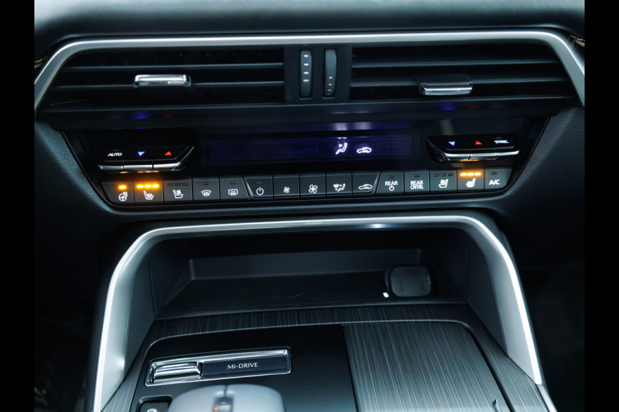 Mazda CX-80 2.5 e-SkyActiv PHEV Homura Plus 7 Pers. | Nieuw! | Panoramadak | Leer | Bose Audio | Stoelkoeling | Stoel-Stuur- Achterbankverwarming, 360 Camera, Adaptive Cruise, Head-Up, Keyless