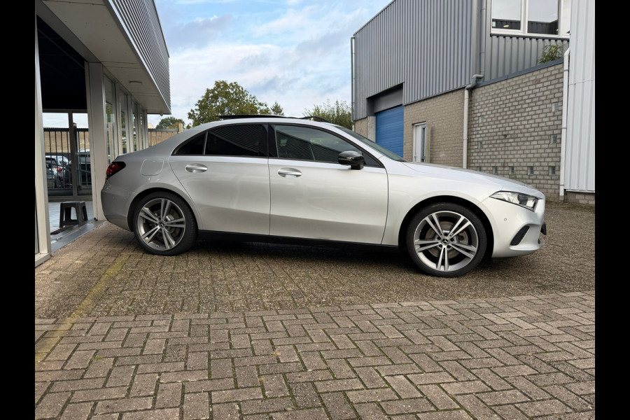 Mercedes-Benz A-Klasse 250 e Business Line Limousine Automaat 218 Pk | Panoramadak | Navigatie | Climate | Cruise control | 19".