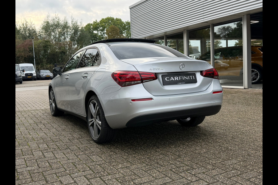 Mercedes-Benz A-Klasse 250 e Business Line Limousine Automaat 218 Pk | Panoramadak | Navigatie | Climate | Cruise control | 19".
