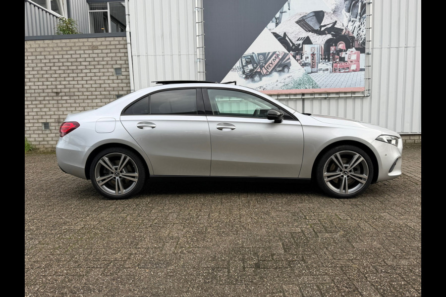 Mercedes-Benz A-Klasse 250 e Business Line Limousine Automaat 218 Pk | Panoramadak | Navigatie | Climate | Cruise control | 19".