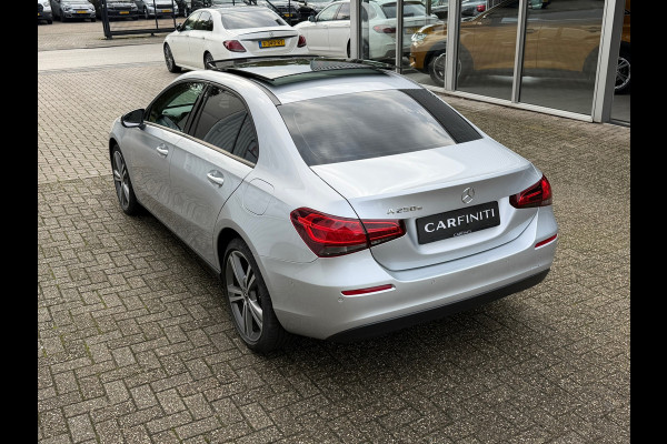 Mercedes-Benz A-Klasse 250 e Business Line Limousine Automaat 218 Pk | Panoramadak | Navigatie | Climate | Cruise control | 19".