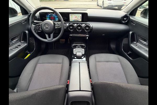 Mercedes-Benz A-Klasse 250 e Business Line Limousine Automaat 218 Pk | Panoramadak | Navigatie | Climate | Cruise control | 19".