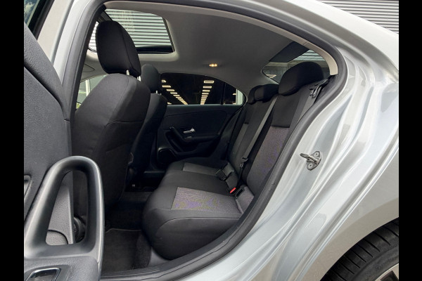 Mercedes-Benz A-Klasse 250 e Business Line Limousine Automaat 218 Pk | Panoramadak | Navigatie | Climate | Cruise control | 19".
