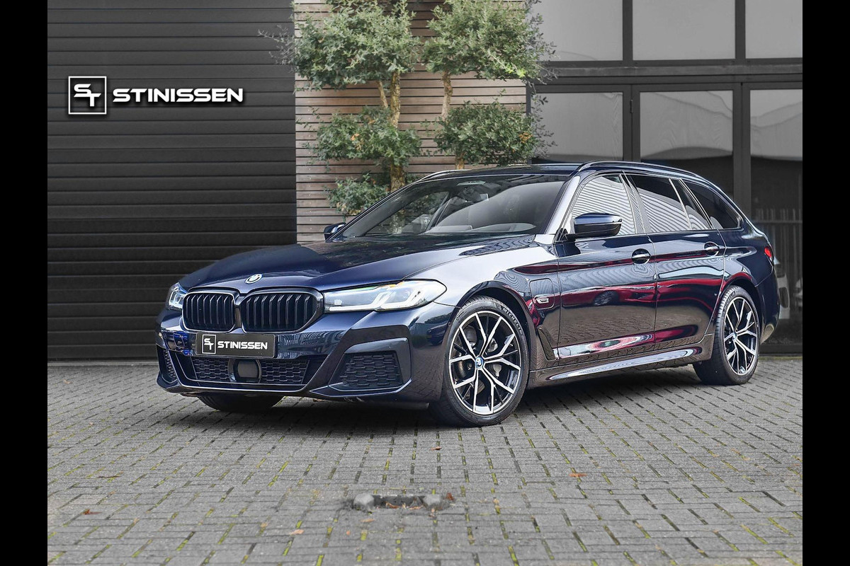 BMW 5 Serie 530e xDrive Business M-sport Laser ACC Leren bekleding 19 inch velgen Trekhaak