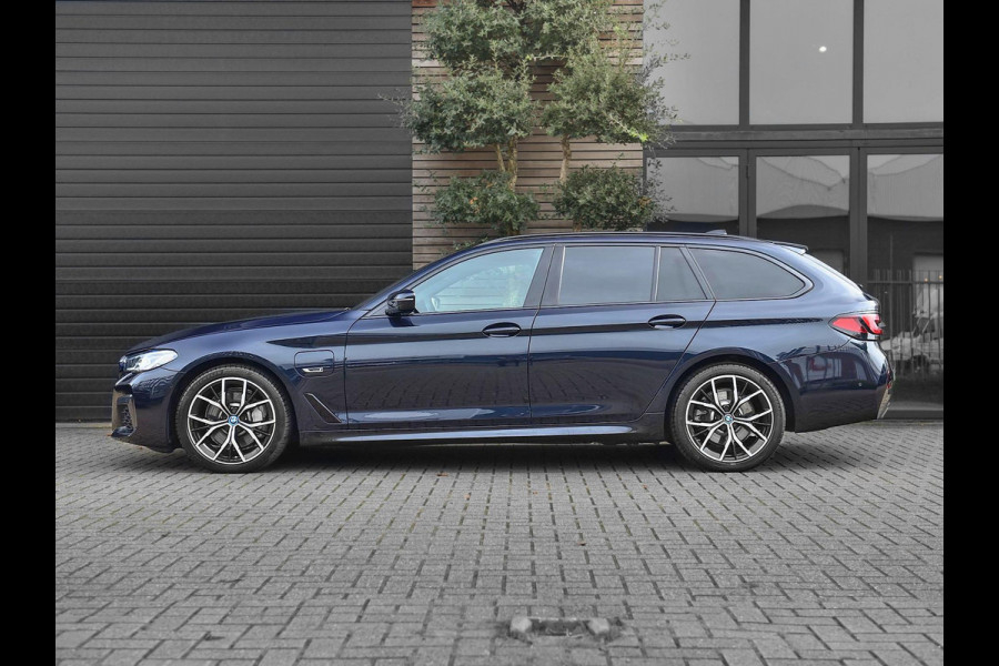 BMW 5 Serie 530e xDrive Business M-sport Laser ACC Leren bekleding 19 inch velgen Trekhaak