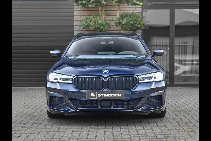 BMW 5 Serie 530e xDrive Business M-sport Laser ACC Leren bekleding 19 inch velgen Trekhaak