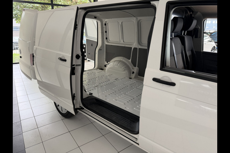 Volkswagen Transporter 2.0 TDI L1H1 Automaat Airco /carplay / Camera / 3 zits / Trekhaak