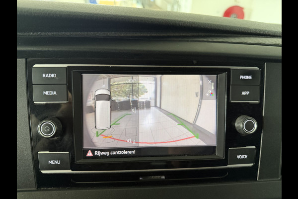 Volkswagen Transporter 2.0 TDI L1H1 Automaat Airco /carplay / Camera / 3 zits / Trekhaak