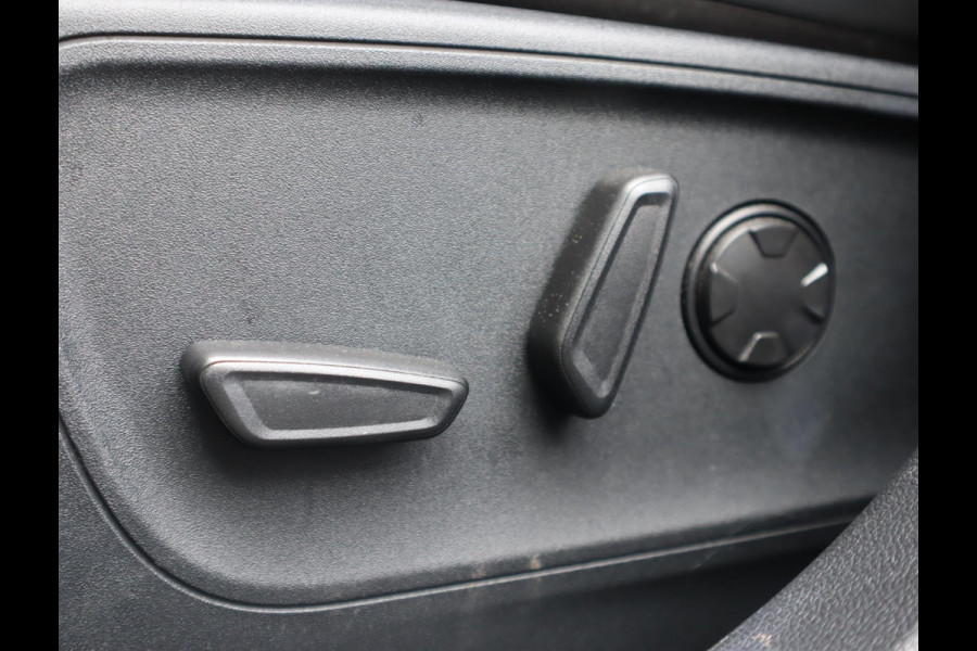 Ford Kuga 2.5 PHEV ST-Line X | Pano | Trekhaak | 20 Inch | Elektrich verstelbare stoelen | HUD | Winter pack | Full Options
