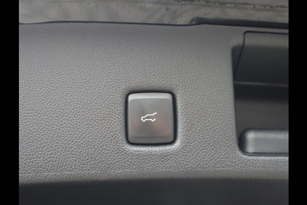 Ford Kuga 2.5 PHEV ST-Line X | Pano | Trekhaak | 20 Inch | Elektrich verstelbare stoelen | HUD | Winter pack | Full Options