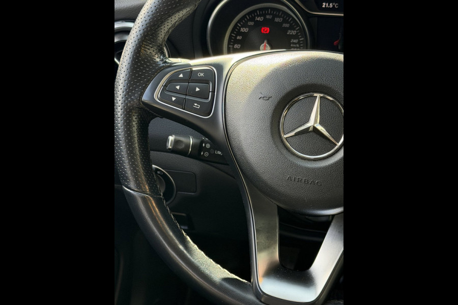 Mercedes-Benz GLA 180 Urban Sport - Navigatie I Airco I 1/2 Leder Sport interieur & Velgen I LED I Camera - PDC I