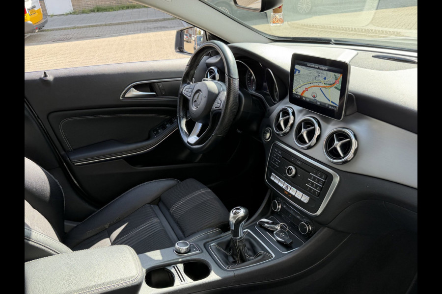 Mercedes-Benz GLA 180 Urban Sport - Navigatie I Airco I 1/2 Leder Sport interieur & Velgen I LED I Camera - PDC I