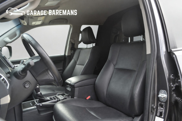 Toyota Land Cruiser 2.8 D-4D-F Black Edition Window Van
