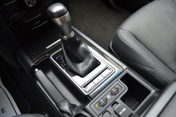 Toyota Land Cruiser 2.8 D-4D-F Black Edition Window Van