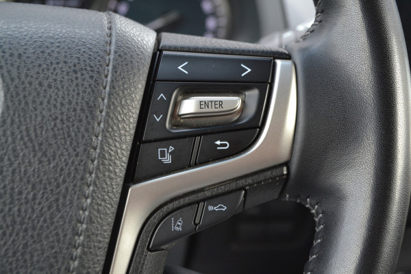 Toyota Land Cruiser 2.8 D-4D-F Black Edition Window Van