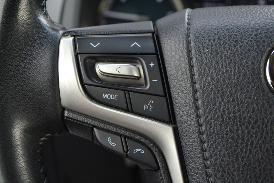 Toyota Land Cruiser 2.8 D-4D-F Black Edition Window Van