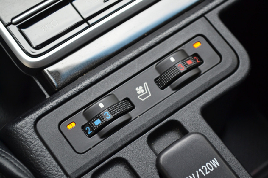 Toyota Land Cruiser 2.8 D-4D-F Black Edition Window Van