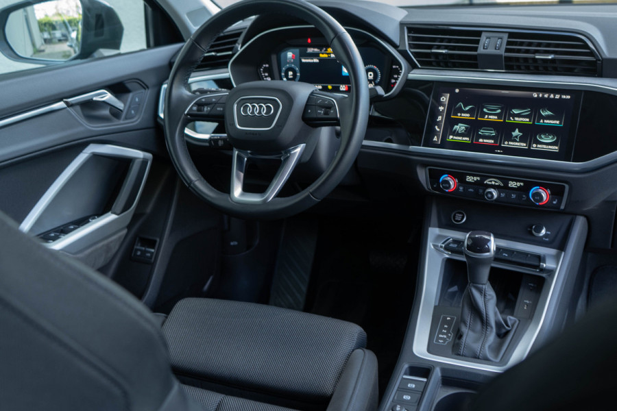 Audi Q3 Sportback 45 TFSI e / S-line/ Standkachel/ Adaptive Cruise Control/