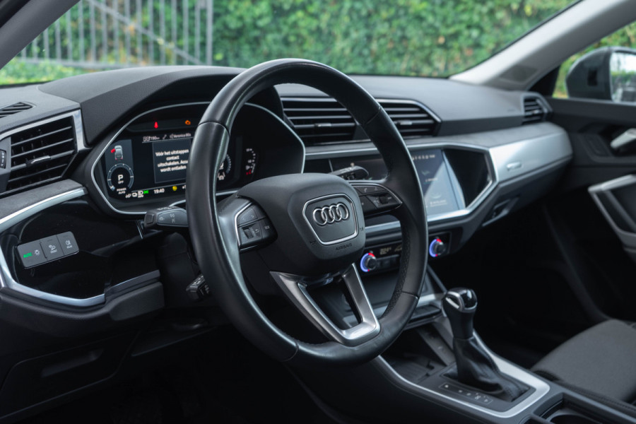Audi Q3 Sportback 45 TFSI e / S-line/ Standkachel/ Adaptive Cruise Control/