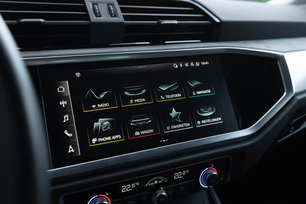 Audi Q3 Sportback 45 TFSI e / S-line/ Standkachel/ Adaptive Cruise Control/