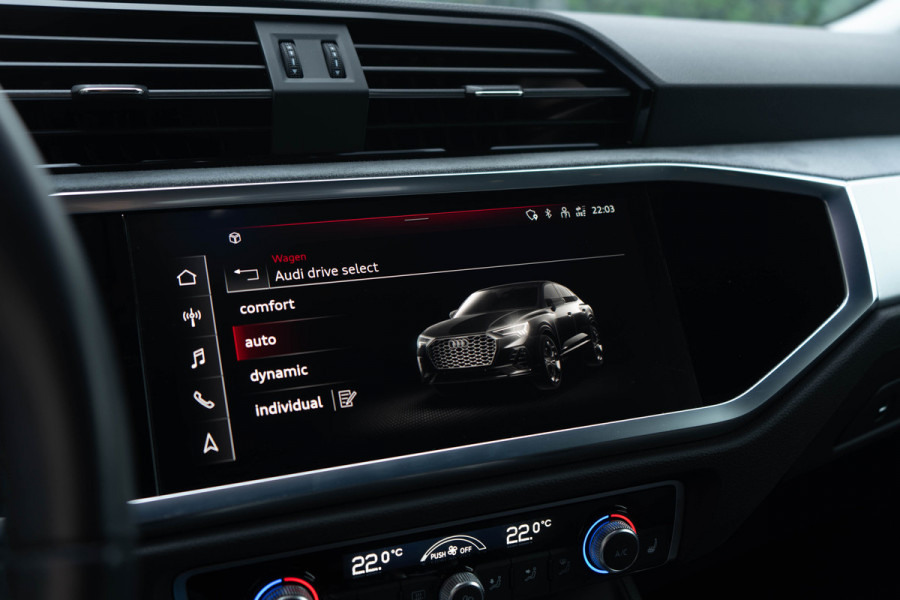 Audi Q3 Sportback 45 TFSI e / S-line/ Standkachel/ Adaptive Cruise Control/