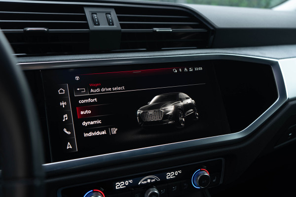 Audi Q3 Sportback 45 TFSI e / S-line/ Standkachel/ Adaptive Cruise Control/