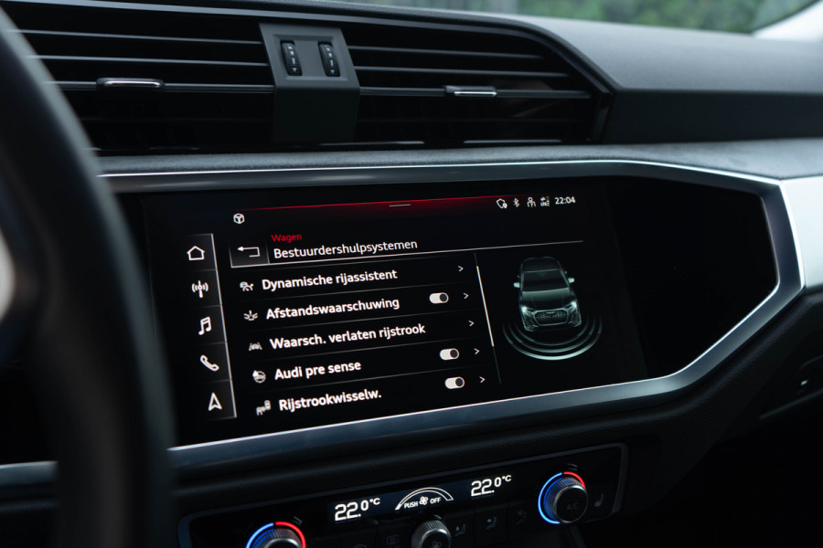 Audi Q3 Sportback 45 TFSI e / S-line/ Standkachel/ Adaptive Cruise Control/