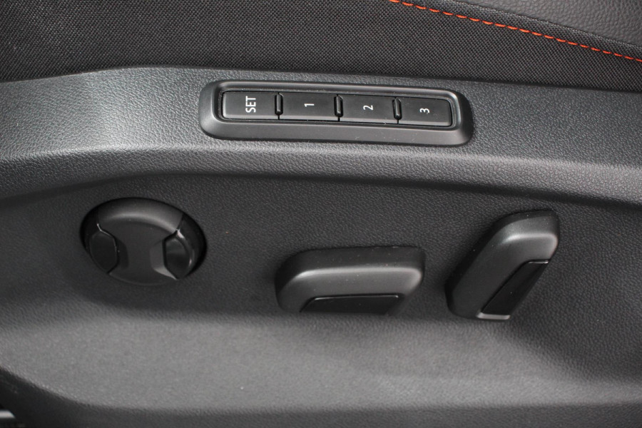 Seat Tarraco 1.5 TSI 150pk FR DSG 7p. Navigatie Apple Carplay/Android Auto Camera Parkeer sensoren Digitale Cockpit  Stoelverwarming Stoel bestuurder electrisch verstelbaar