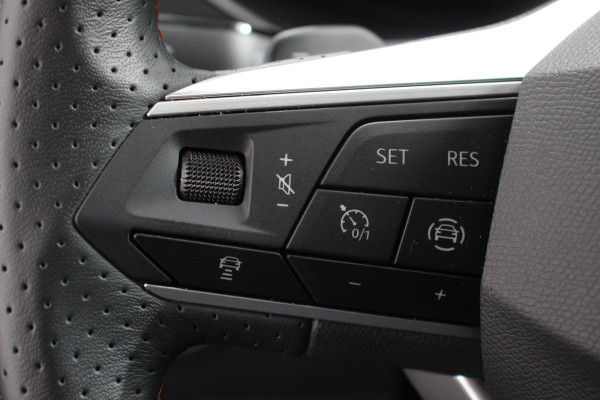 Seat Tarraco 1.5 TSI 150pk FR DSG 7p. Navigatie Apple Carplay/Android Auto Camera Parkeer sensoren Digitale Cockpit  Stoelverwarming Stoel bestuurder electrisch verstelbaar