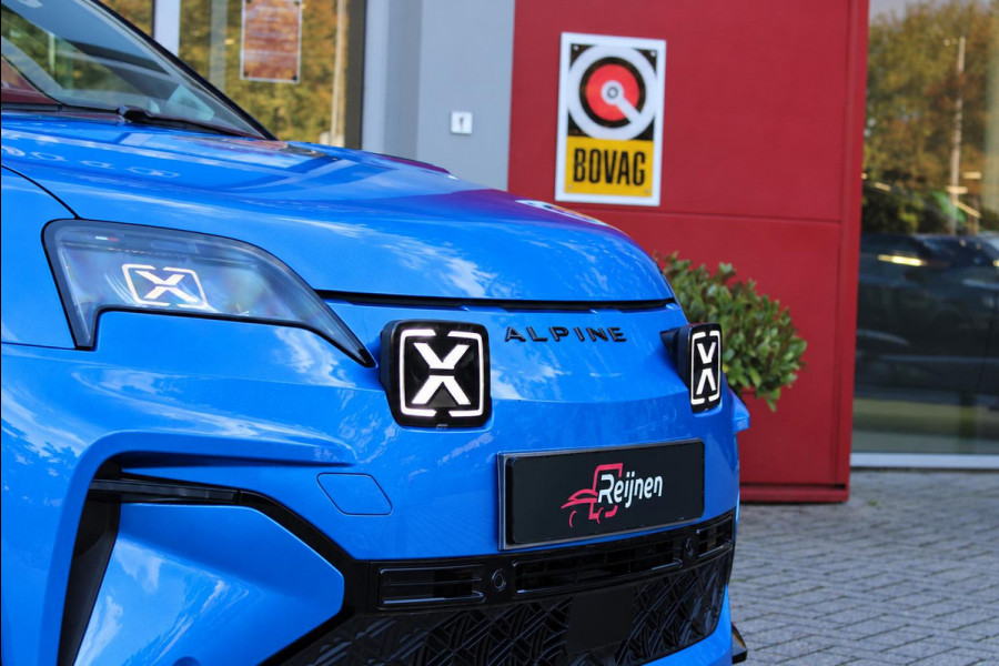 ALPINE A290 GTS 220PK 52 kWh | DEVIALET AUDIO SYSTEM | DRAADLOZE TELEFOONLADER | ELEKTRISCH VERWARMBAAR STUURWIEL | 19" LICHTMETALEN VELGEN "SNOWFLAKE" NOIR BRILLIANT | ALPINE LOGO OP ZIJSCHERMEN | BREMBO REMKLAUWEN "ROUGE RACING" | ALPINE TELEMETRICS PREMIUM | NAPPA LEDEREN BEKLEDING BLUE PROFOND/GRIS EVEE MET ALPINE STIKSELS EN LOGO | MICHELIN PILOT SPORT BANDEN | ALPINE SPORT CHASSIS | GROOTLICHT ASSISTENT | DCC | ADAPTIVE CRUISE CONTROL | PARKEERNSENSOREN VOOR ACHTER EN ZIJKANT | ACHTERUITRIJ CAMERA | HANDSFREE CARD | VERWARMBARE VOORSTOELEN | WARMTEPOMP | NAVIGATIE BY "GOOGLE