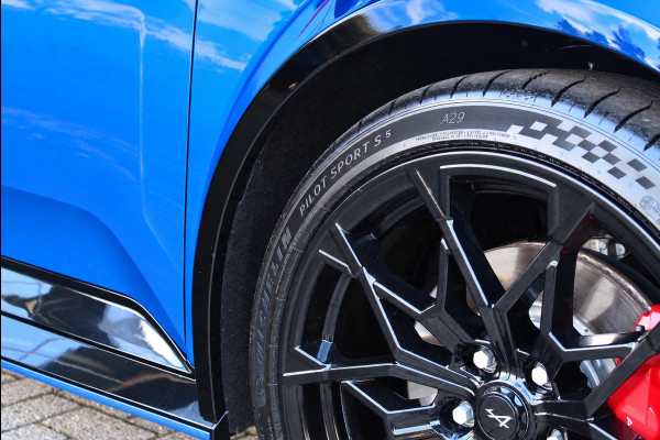 ALPINE A290 GTS 220PK 52 kWh | DEVIALET AUDIO SYSTEM | DRAADLOZE TELEFOONLADER | ELEKTRISCH VERWARMBAAR STUURWIEL | 19" LICHTMETALEN VELGEN "SNOWFLAKE" NOIR BRILLIANT | ALPINE LOGO OP ZIJSCHERMEN | BREMBO REMKLAUWEN "ROUGE RACING" | ALPINE TELEMETRICS PREMIUM | NAPPA LEDEREN BEKLEDING BLUE PROFOND/GRIS EVEE MET ALPINE STIKSELS EN LOGO | MICHELIN PILOT SPORT BANDEN | ALPINE SPORT CHASSIS | GROOTLICHT ASSISTENT | DCC | ADAPTIVE CRUISE CONTROL | PARKEERNSENSOREN VOOR ACHTER EN ZIJKANT | ACHTERUITRIJ CAMERA | HANDSFREE CARD | VERWARMBARE VOORSTOELEN | WARMTEPOMP | NAVIGATIE BY "GOOGLE