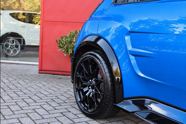 ALPINE A290 GTS 220PK 52 kWh | DEVIALET AUDIO SYSTEM | DRAADLOZE TELEFOONLADER | ELEKTRISCH VERWARMBAAR STUURWIEL | 19" LICHTMETALEN VELGEN "SNOWFLAKE" NOIR BRILLIANT | ALPINE LOGO OP ZIJSCHERMEN | BREMBO REMKLAUWEN "ROUGE RACING" | ALPINE TELEMETRICS PREMIUM | NAPPA LEDEREN BEKLEDING BLUE PROFOND/GRIS EVEE MET ALPINE STIKSELS EN LOGO | MICHELIN PILOT SPORT BANDEN | ALPINE SPORT CHASSIS | GROOTLICHT ASSISTENT | DCC | ADAPTIVE CRUISE CONTROL | PARKEERNSENSOREN VOOR ACHTER EN ZIJKANT | ACHTERUITRIJ CAMERA | HANDSFREE CARD | VERWARMBARE VOORSTOELEN | WARMTEPOMP | NAVIGATIE BY "GOOGLE