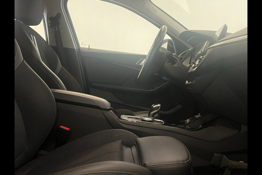 BMW 1-serie 118i Executive Edition / NL-auto / BTW / CarPlay