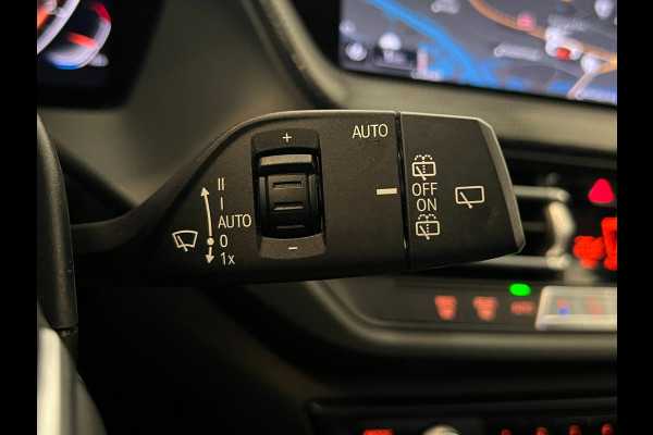 BMW 1-serie 118i Executive Edition / NL-auto / BTW / CarPlay